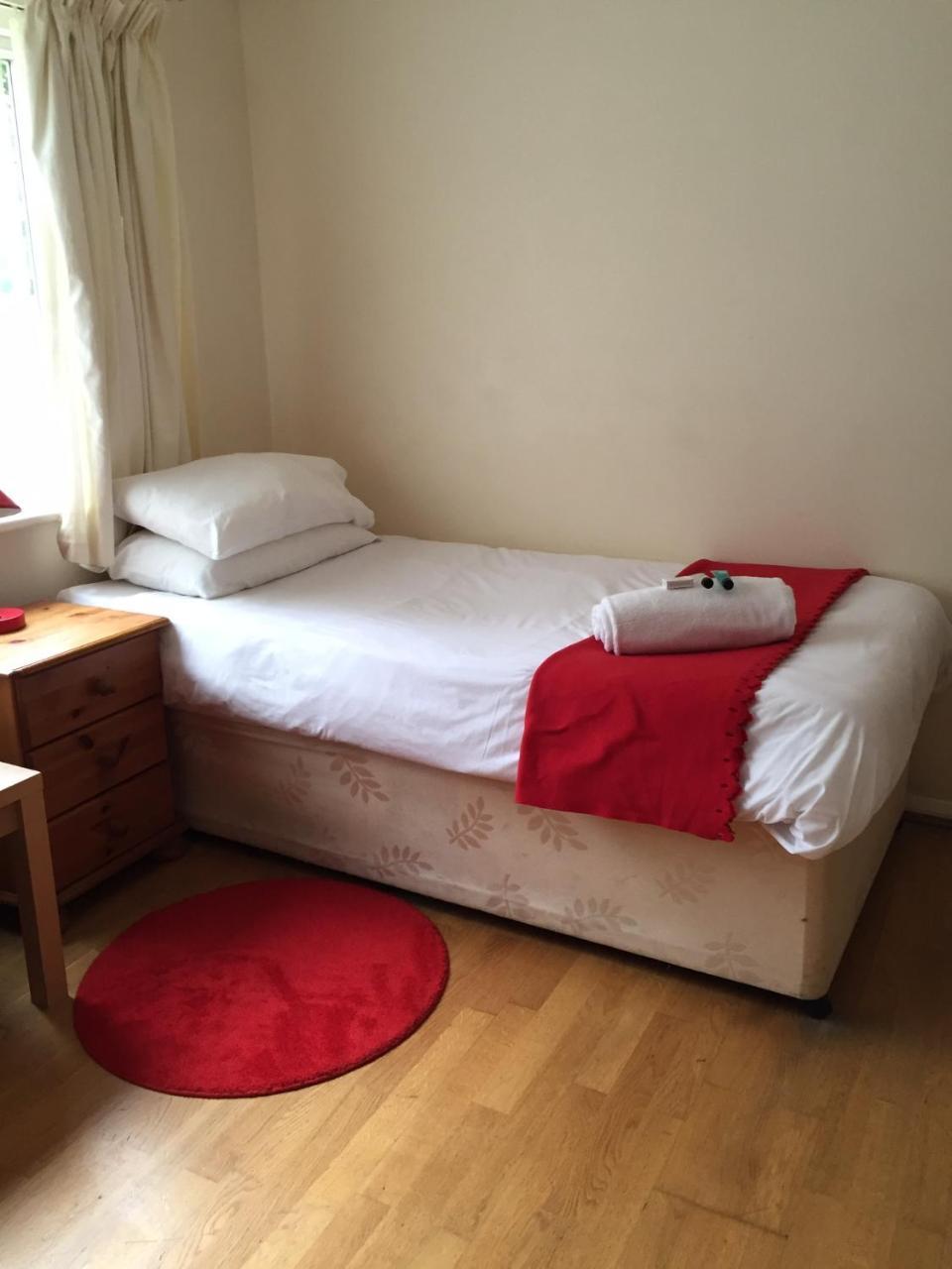 Red Lion Accommodation Абингдон Экстерьер фото